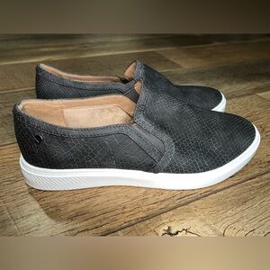 Life Stride Loma Slip On Dark Grey Snake Print Sneaker Size 7M